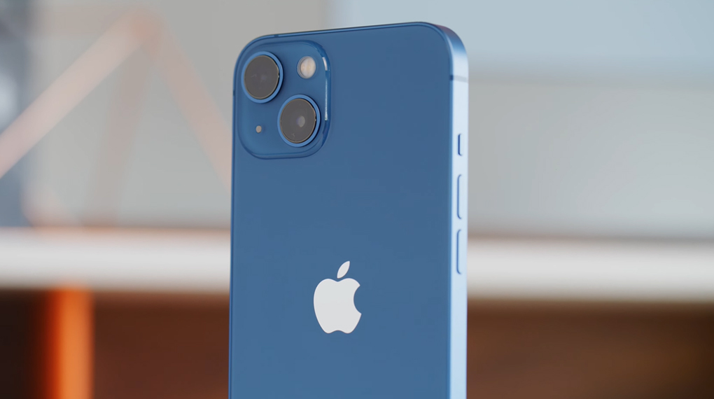 iPhone 13 01