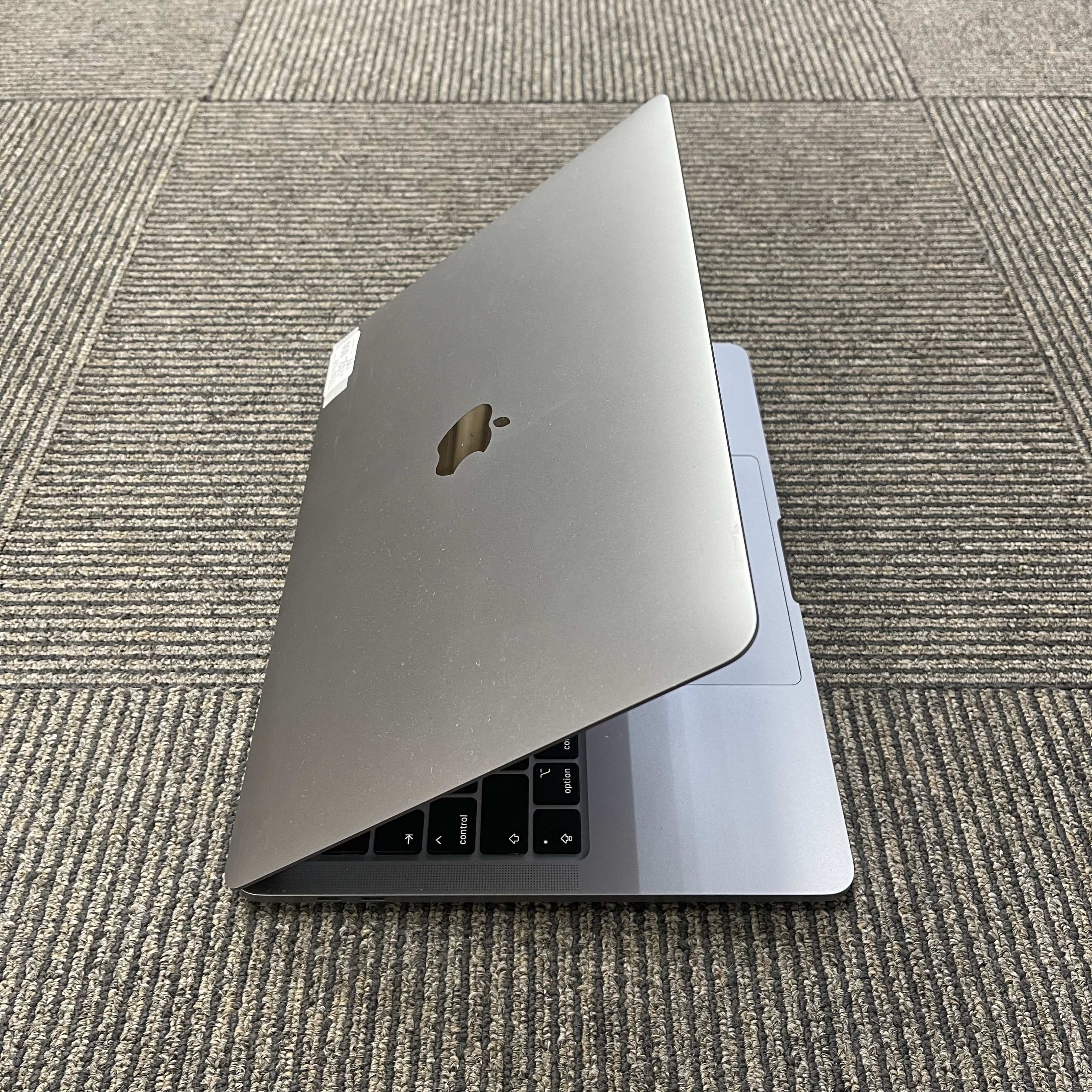 MacBook Pro 13 inch Late 2020 Chip M1 / RAM 8GB / 512GB SSD MacBook Pro 13 inch Late 2020 Chip M1 / RAM 8GB / 512GB SSD