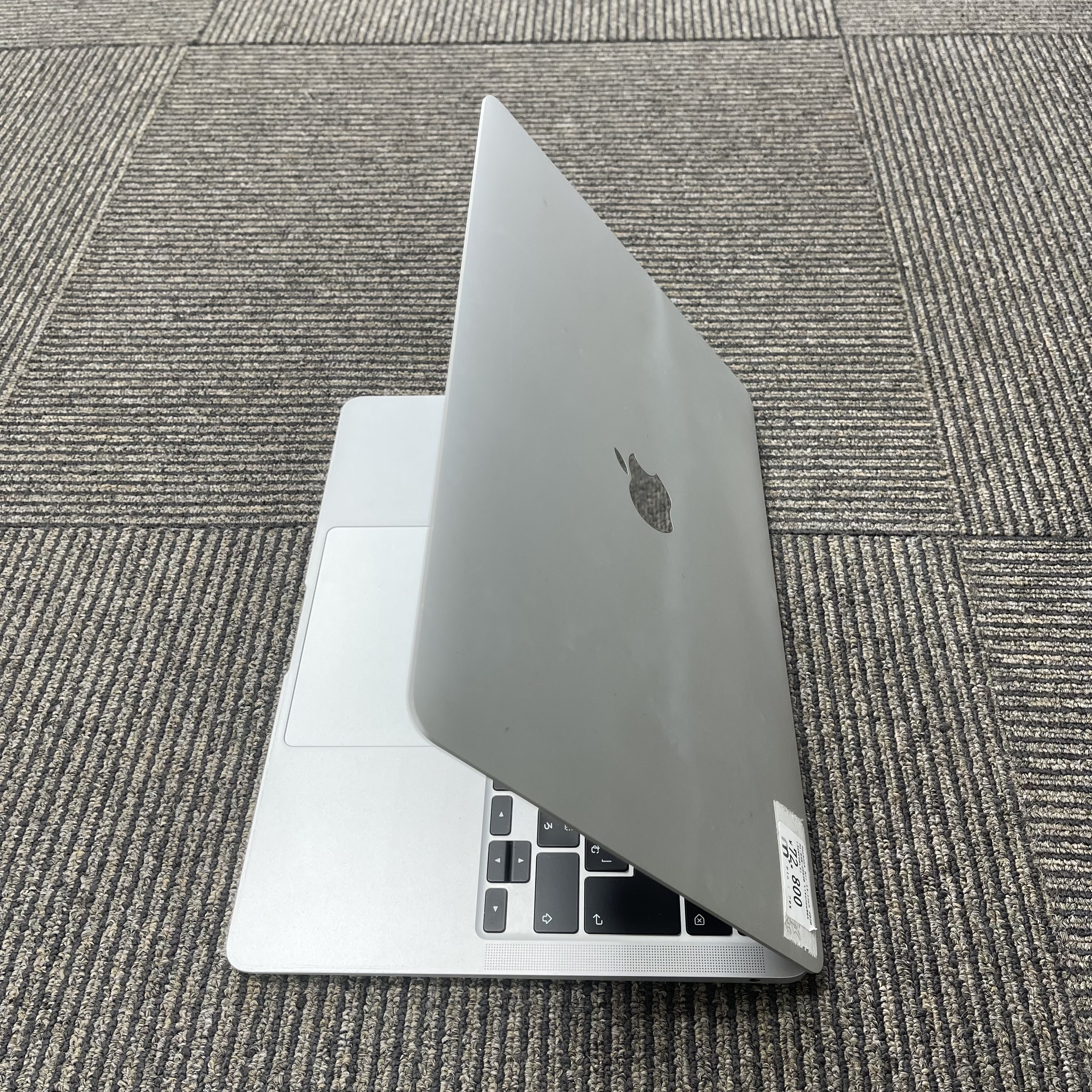 MacBook Air 13 inch 2020 Silver Chip M1 / RAM 8GB / 256GB SSD MacBook Air 13 inch 2020 Silver Chip M1 / RAM 8GB / 256GB SSD
