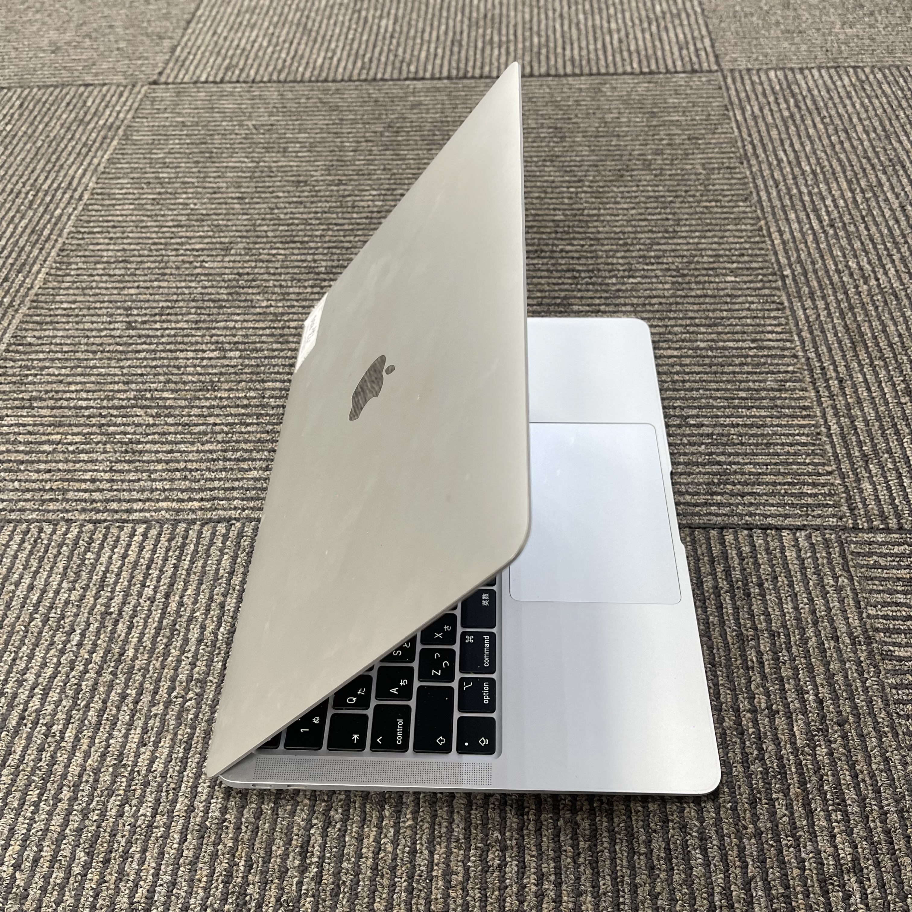 MacBook Air 13 inch 2020 Silver Chip M1 / RAM 8GB / 256GB SSD MacBook Air 13 inch 2020 Silver Chip M1 / RAM 8GB / 256GB SSD