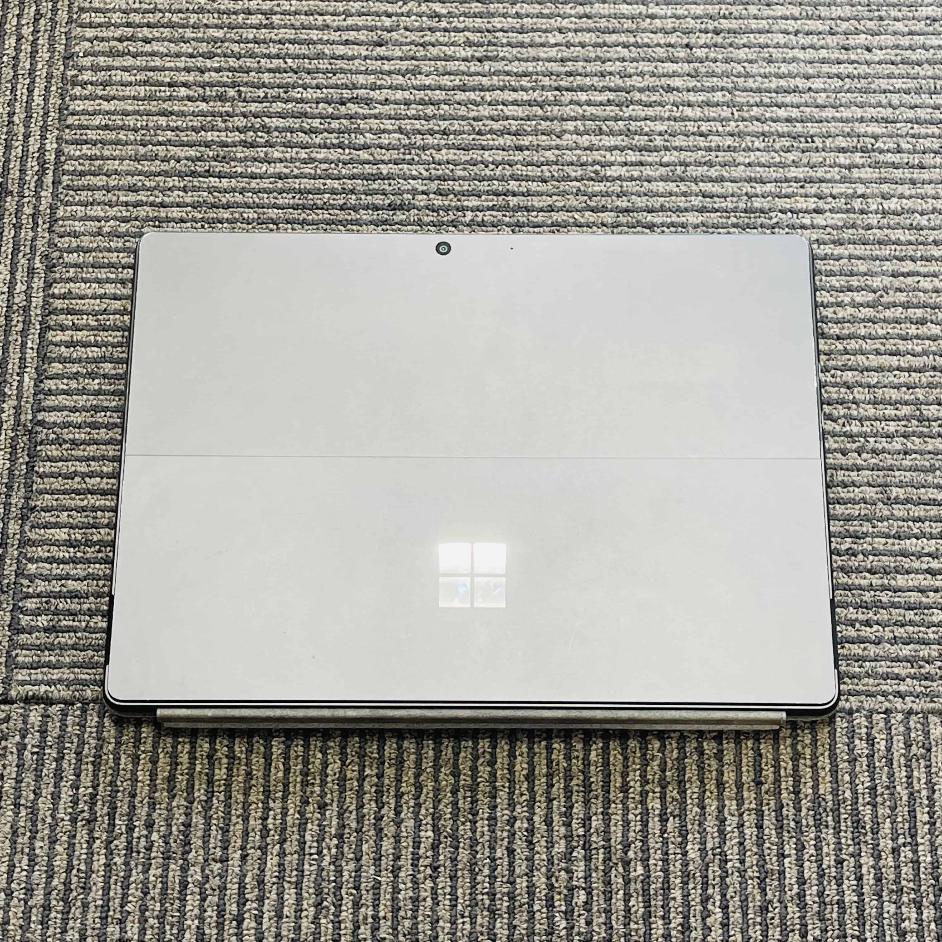 Surface 9 Pro Core i5 / RAM 8GB / 256GB SSD Black Surface 9 Pro Core i5 / RAM 8GB / 256GB SSD Black