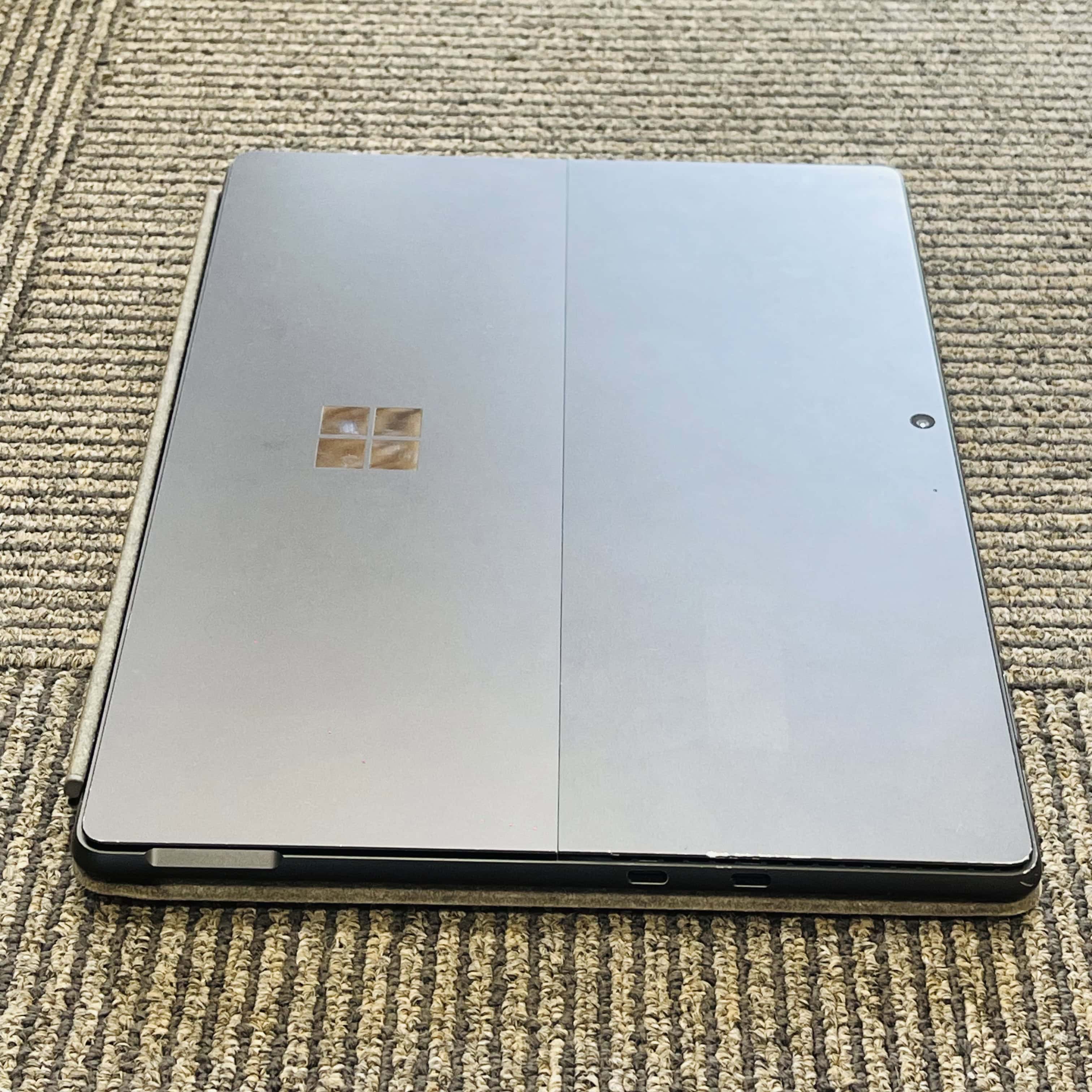 Surface 9 Pro Core i5 / RAM 8GB / 256GB SSD Black Surface 9 Pro Core i5 / RAM 8GB / 256GB SSD Black