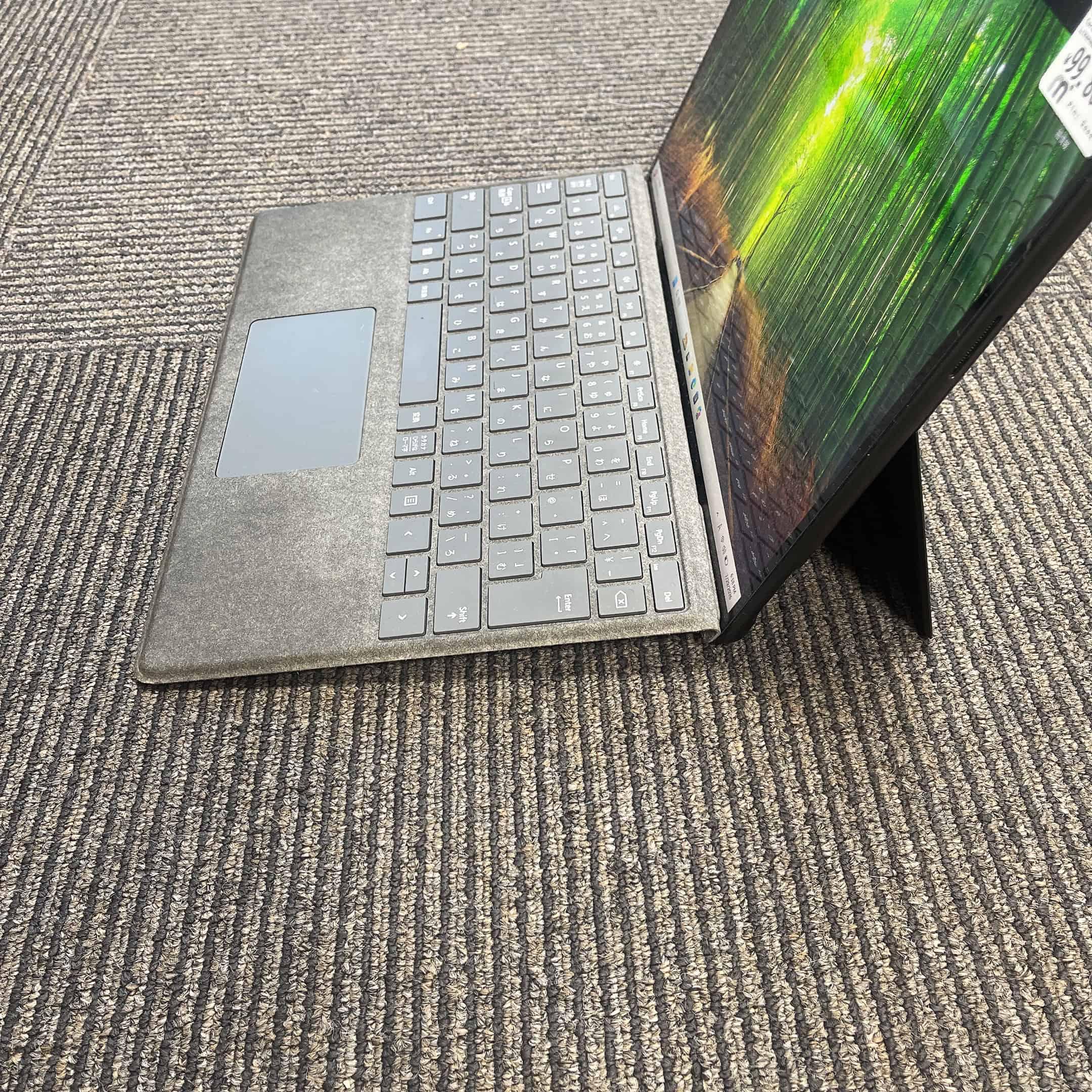 Surface 9 Pro Core i5 / RAM 8GB / 256GB SSD Black Surface 9 Pro Core i5 / RAM 8GB / 256GB SSD Black