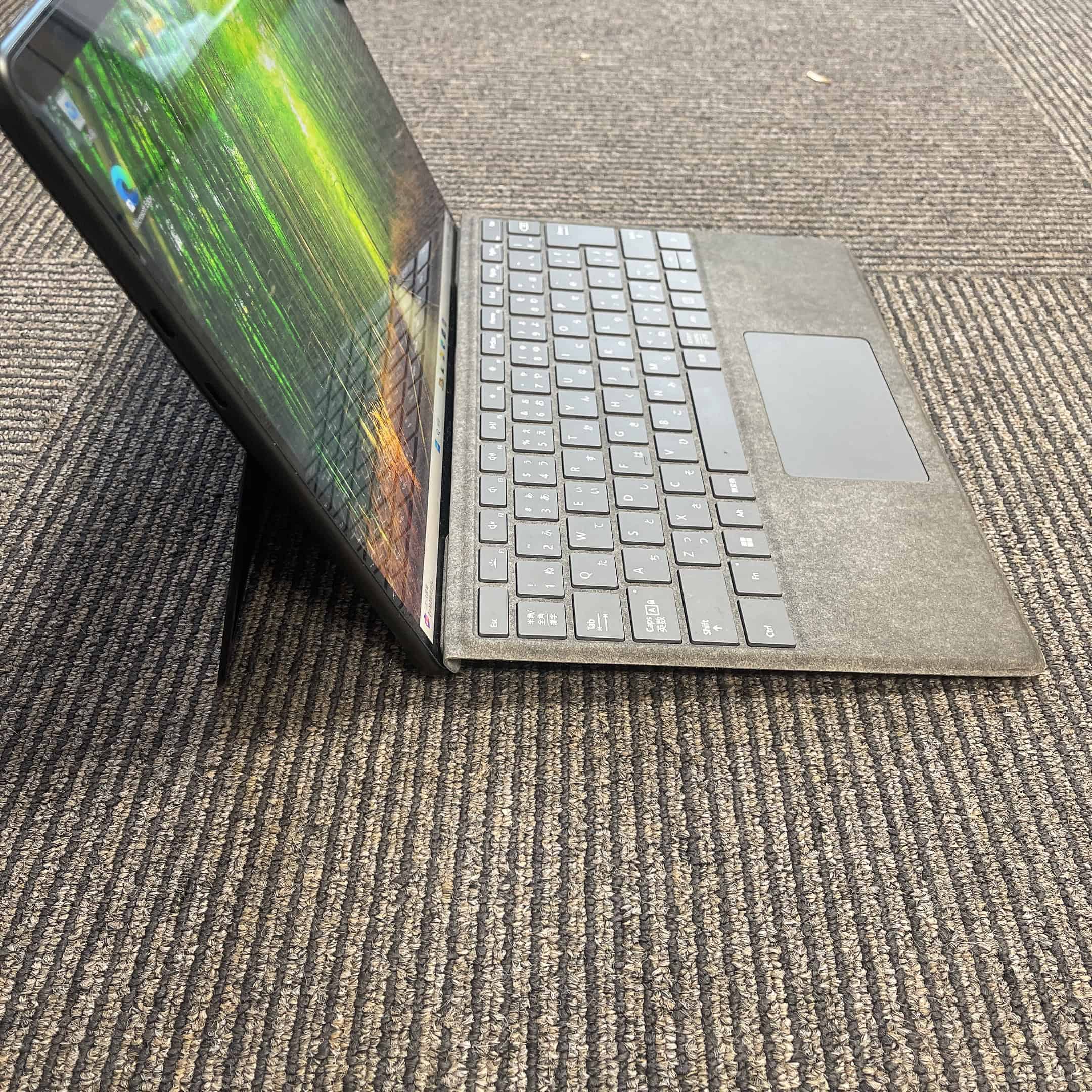 Surface 9 Pro Core i5 / RAM 8GB / 256GB SSD Black Surface 9 Pro Core i5 / RAM 8GB / 256GB SSD Black